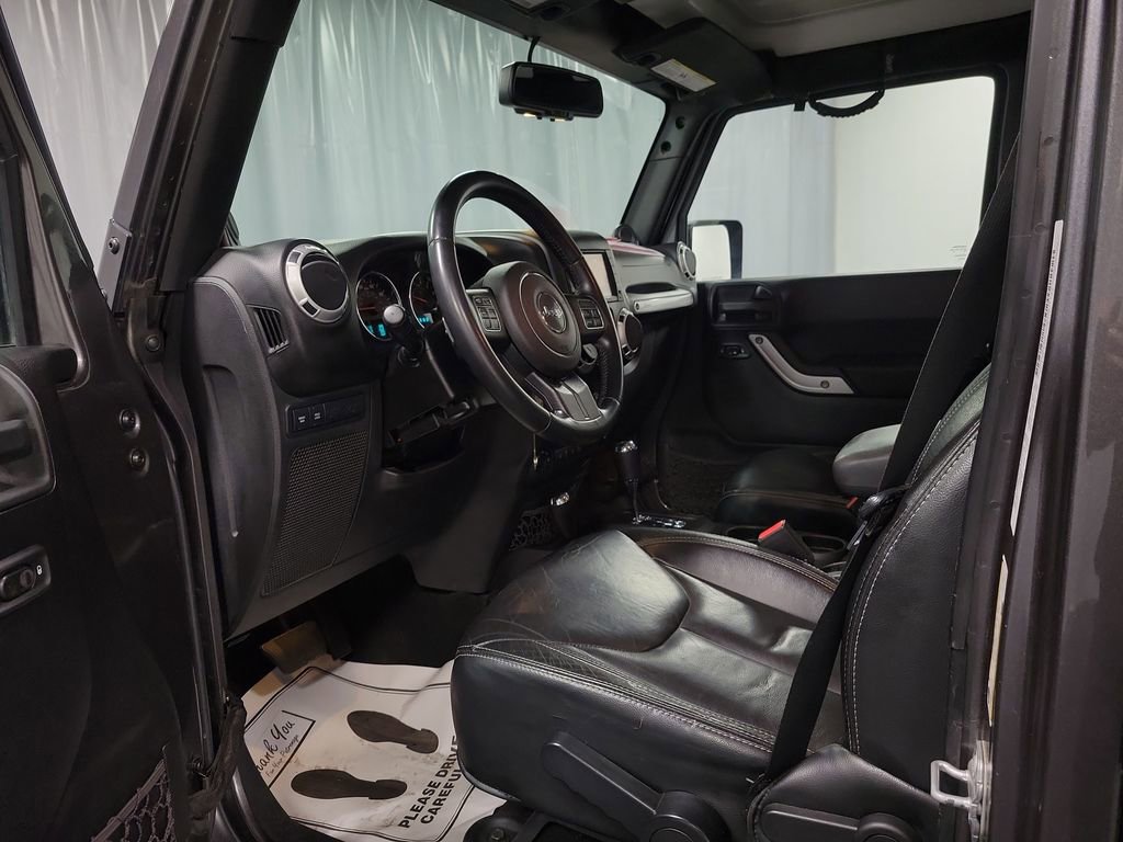 Used 2014 Jeep Wrangler Unlimited Rubicon w/ Connectivity Group image 13