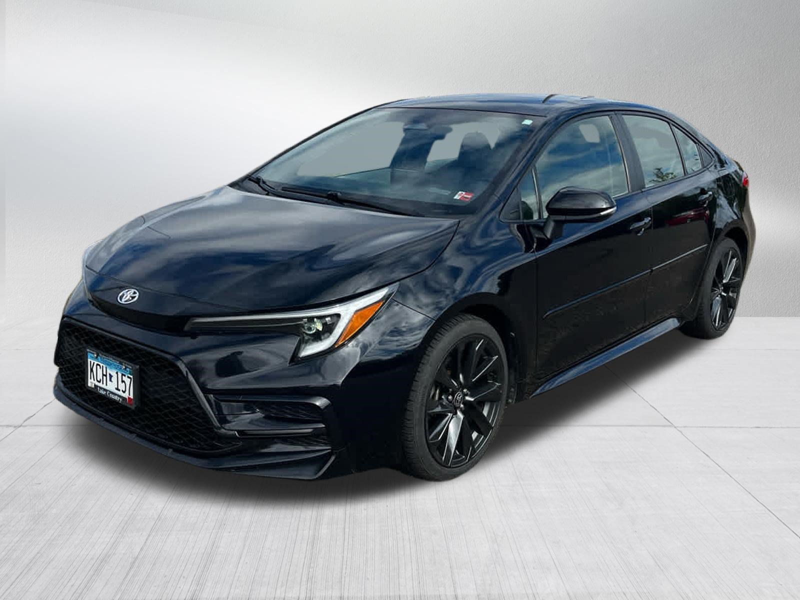 Used 2023 Toyota Corolla SE FWD image 3