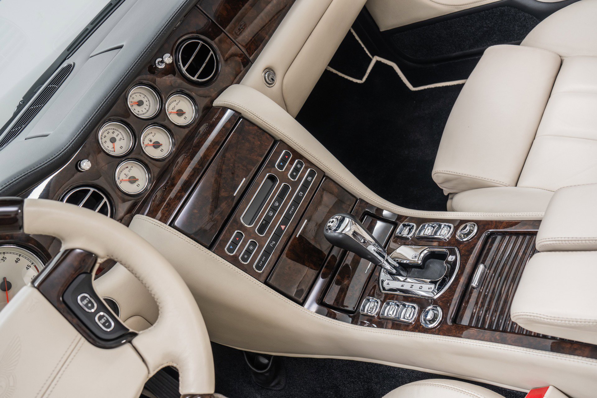 Used 2009 Bentley Azure RWD image 28