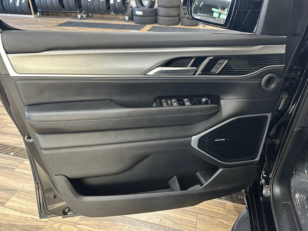 Used 2023 Jeep Wagoneer Series II AWD/4WD image 11