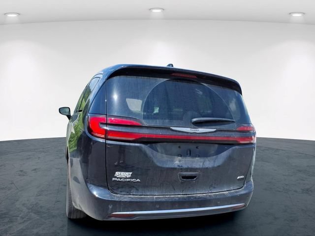 Used 2024 Chrysler Pacifica Touring-L w/ Uconnect Theater Family Group AWD/4WD image 16