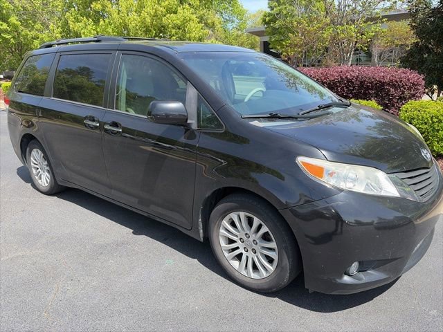 Used 2014 Toyota Sienna XLE w/ XLE Premium Package image 2