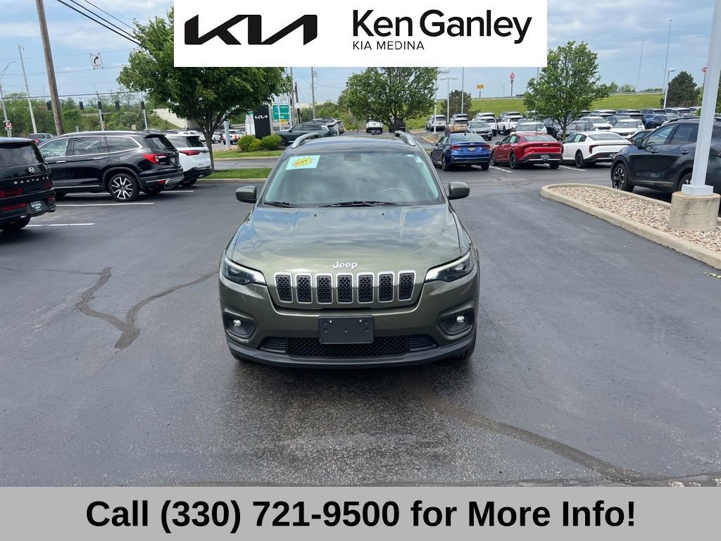 Used 2019 Jeep Cherokee Latitude Plus w/ Cold Weather Group AWD/4WD image 4