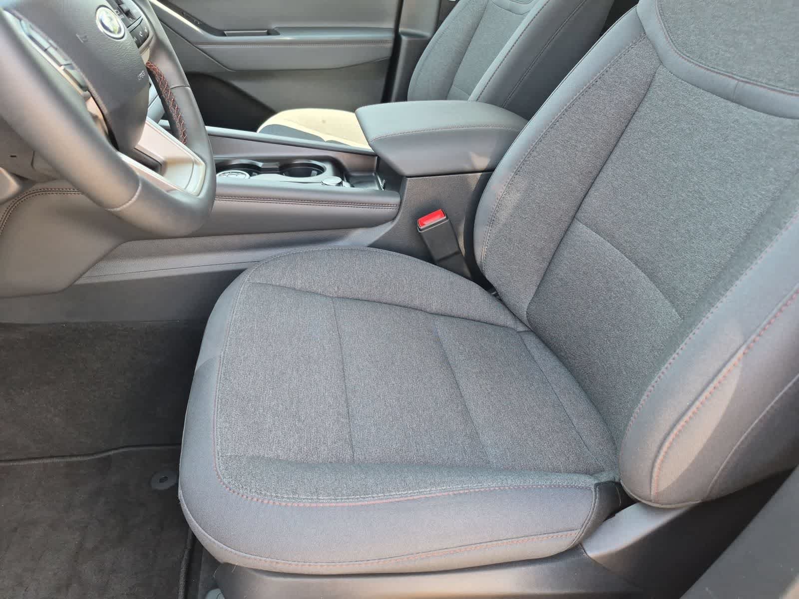 Used 2025 Ford Explorer Active AWD/4WD image 15