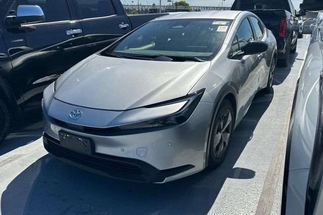Used 2025 Toyota Prius LE FWD image 1
