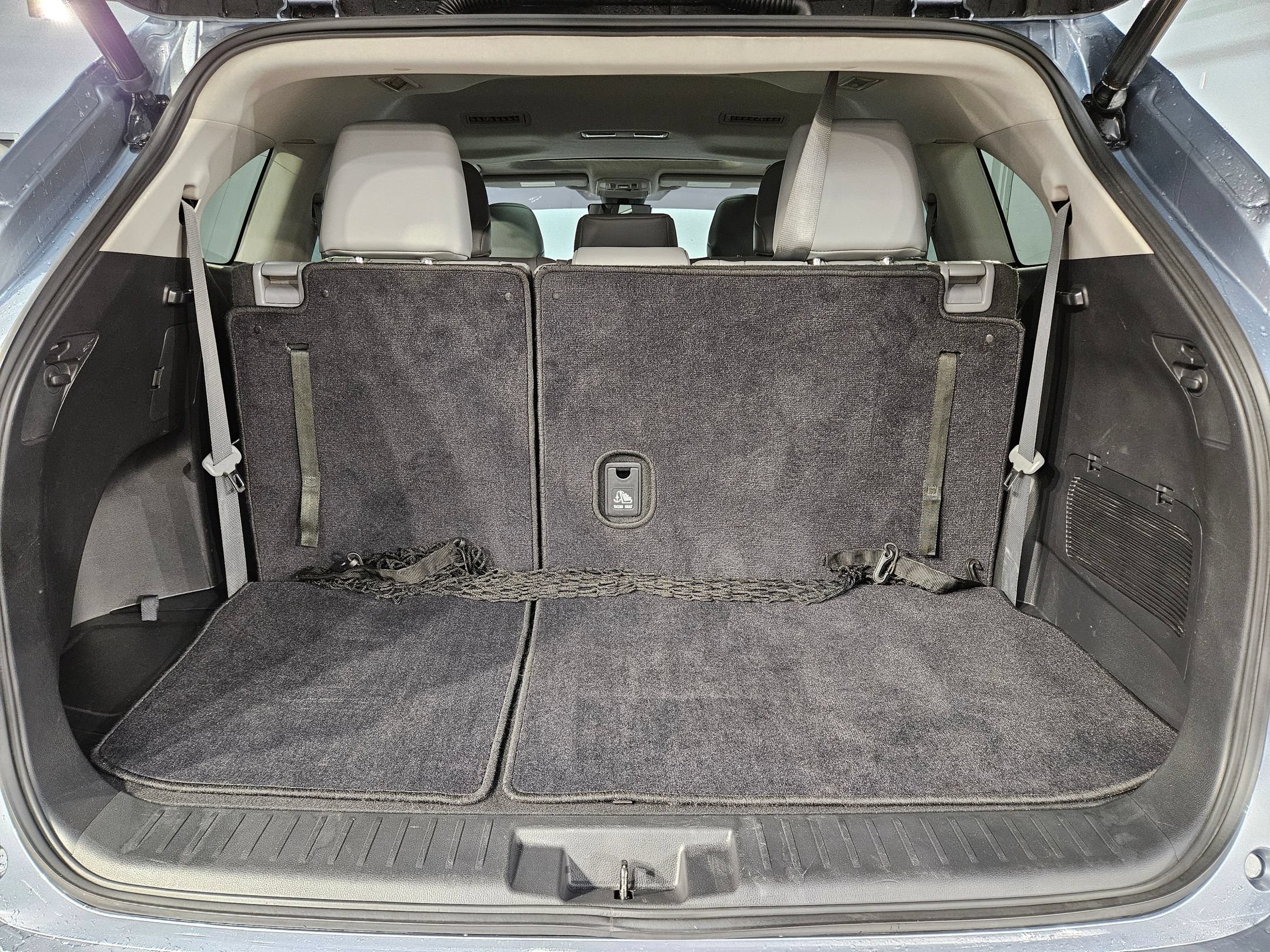 Used 2021 Toyota Highlander XLE FWD image 18