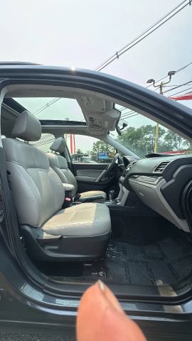 Used 2017 Subaru Forester 2.5i Limited AWD/4WD image 16