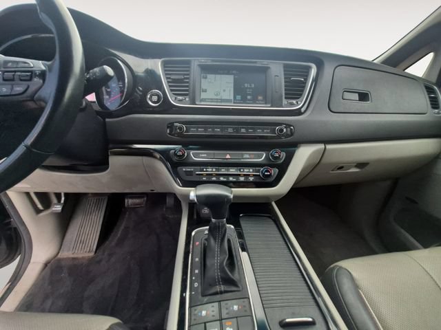 Used 2017 Kia Sedona SX FWD image 11
