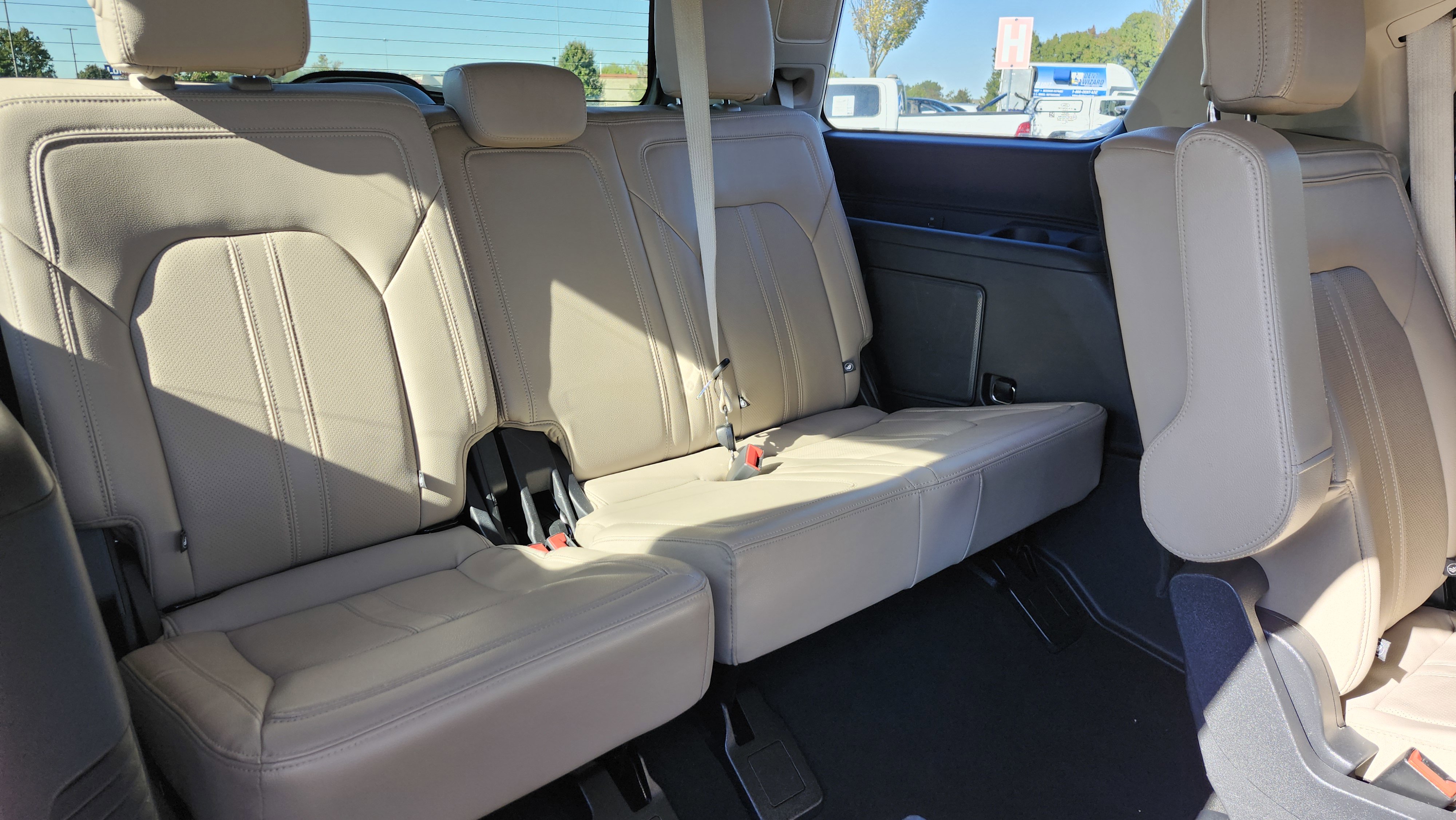 Used 2023 Ford Expedition Limited image 13