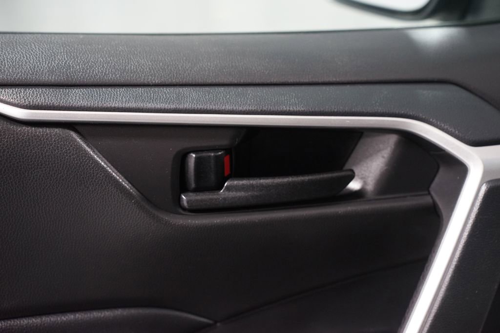 Certified 2021 Toyota RAV4 LE image 29