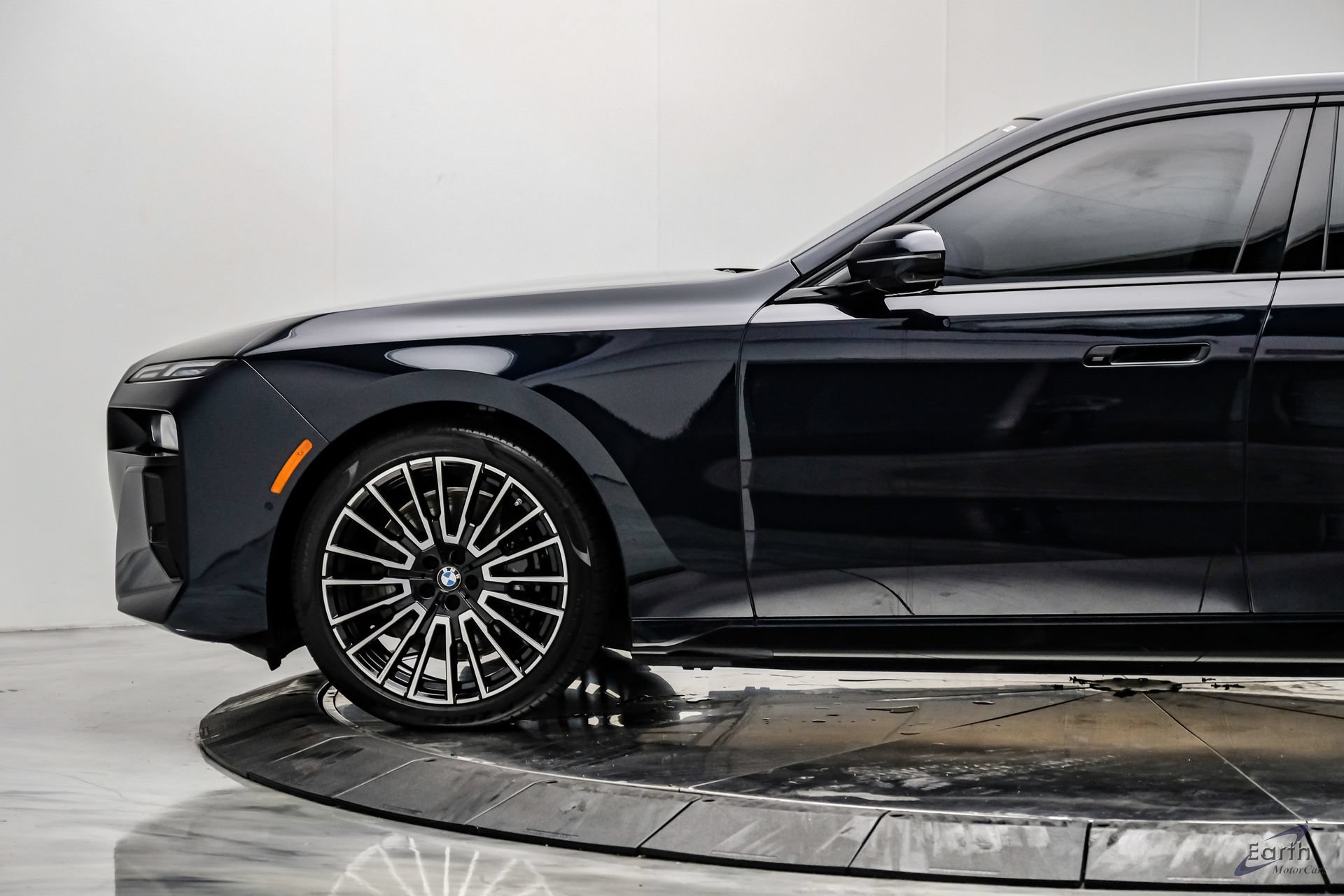 Used 2025 BMW i7 xDrive60 AWD/4WD image 8