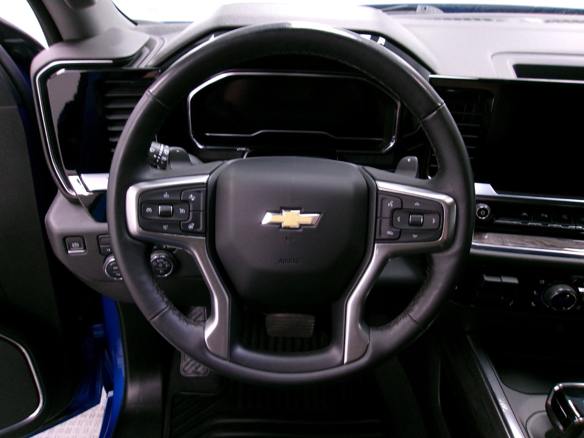 Used 2024 Chevrolet Silverado 1500 LTZ AWD/4WD image 7