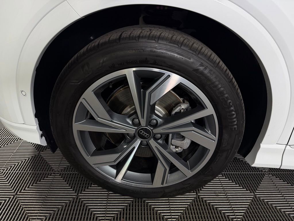 Used 2024 Audi Q4 e-tron Prestige AWD/4WD image 12