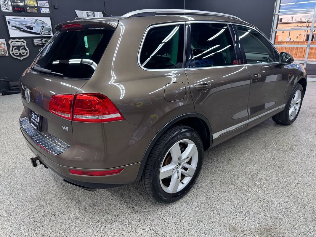 Used 2014 Volkswagen Touareg Sport image 5
