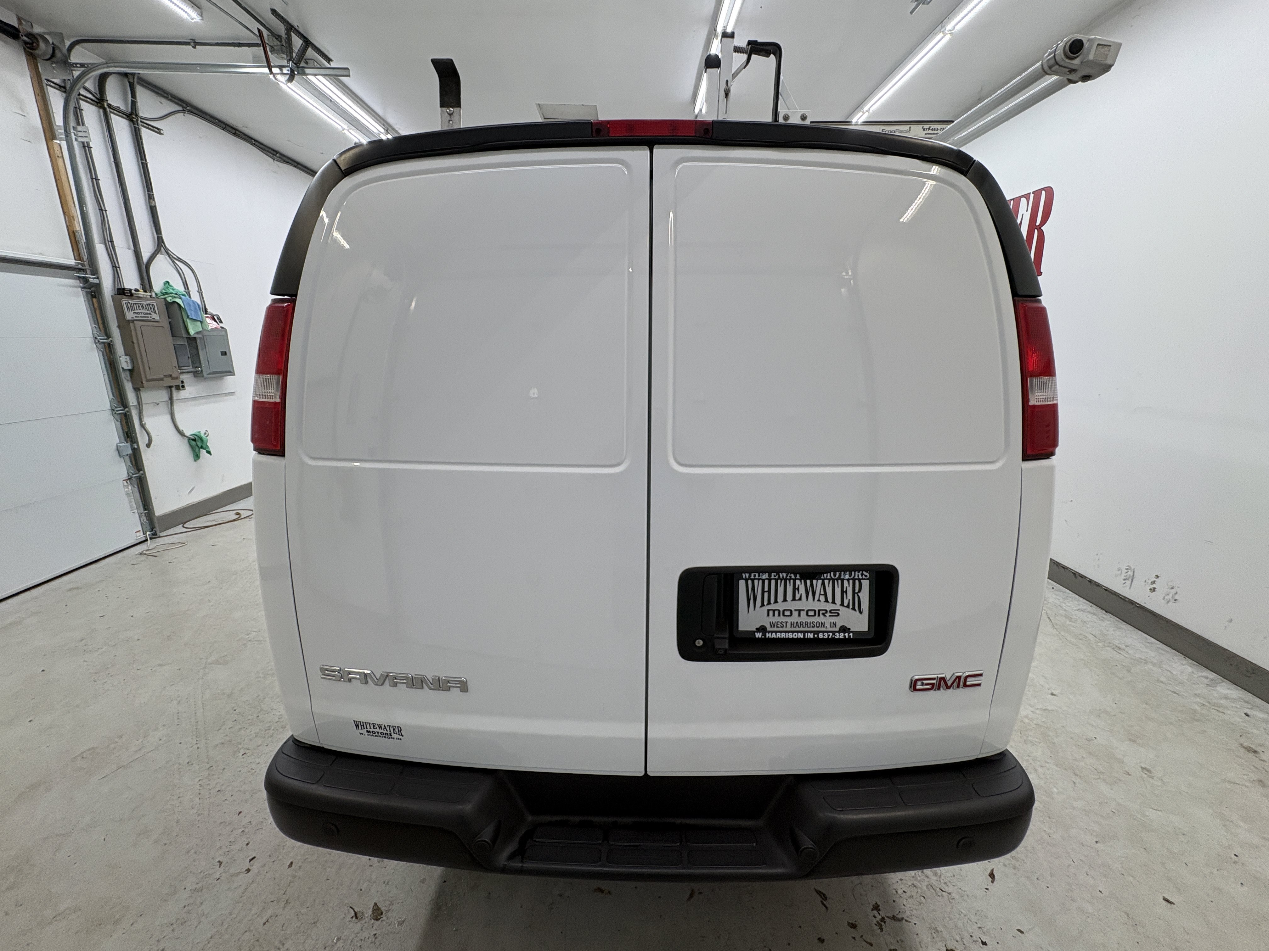 Used 2023 GMC Savana 3500 w/ Driver Convenience Package RWD image 3