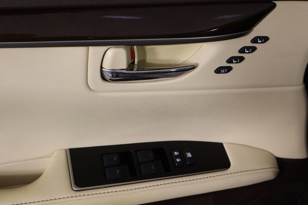 Used 2018 Lexus ES 350 w/ Navigation System Package image 22