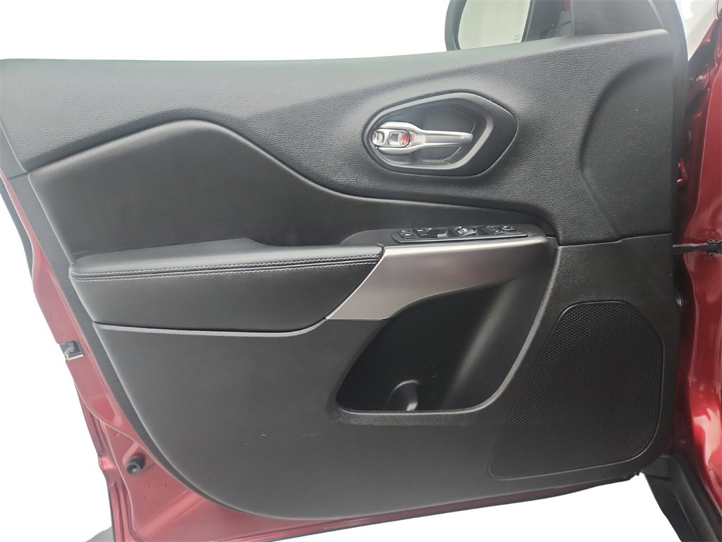 Used 2019 Jeep Cherokee Latitude Plus image 17