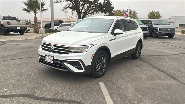 Used 2023 Volkswagen Tiguan SE image 7