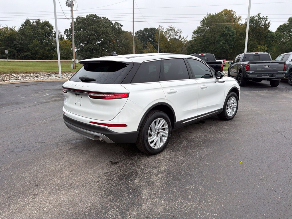 Used 2023 Lincoln Corsair AWD image 3