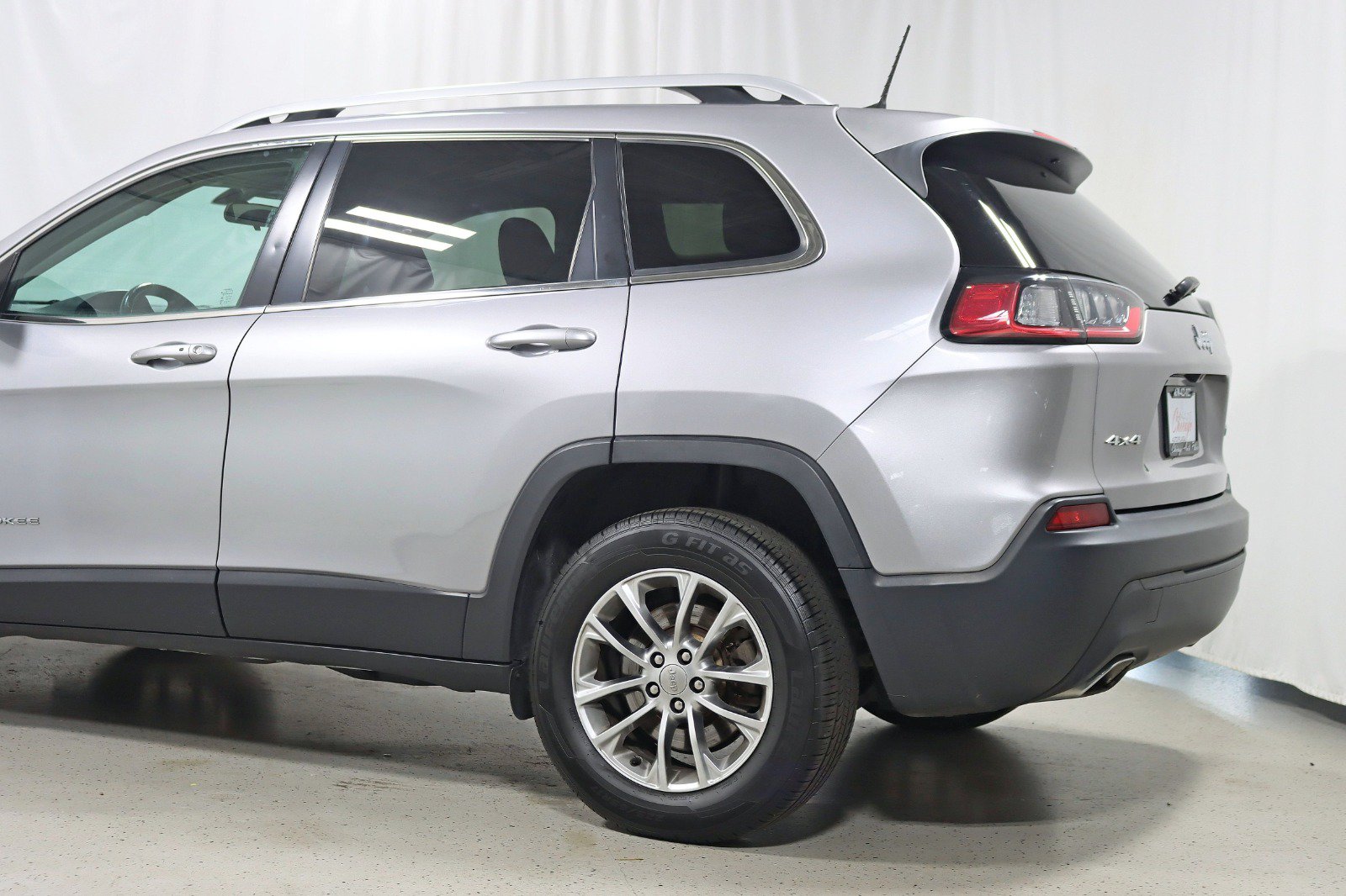 Used 2019 Jeep Cherokee Latitude Plus w/ Cold Weather Group AWD/4WD image 10