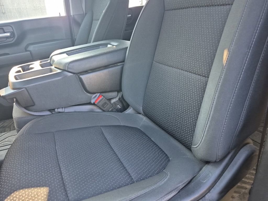 Used 2022 Chevrolet Silverado 2500 Custom w/ Custom Value Package image 11