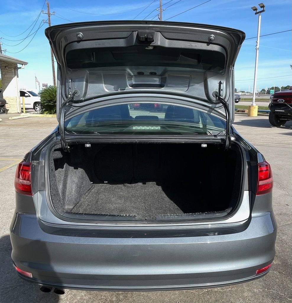 Used 2017 Volkswagen Jetta SE image 12