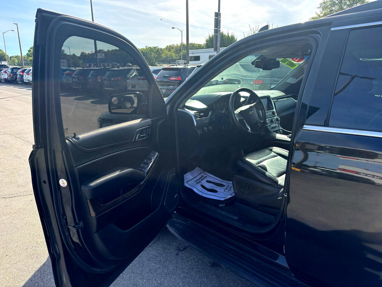 Used 2019 Chevrolet Suburban LT image 9