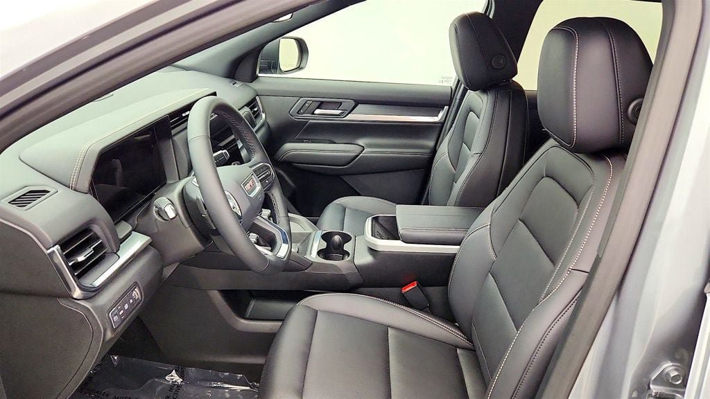 Used 2026 GMC Terrain Elevation w/ Elevation Premium Package FWD image 12