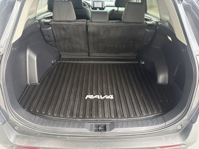 Used 2022 Toyota RAV4 XLE AWD/4WD image 31