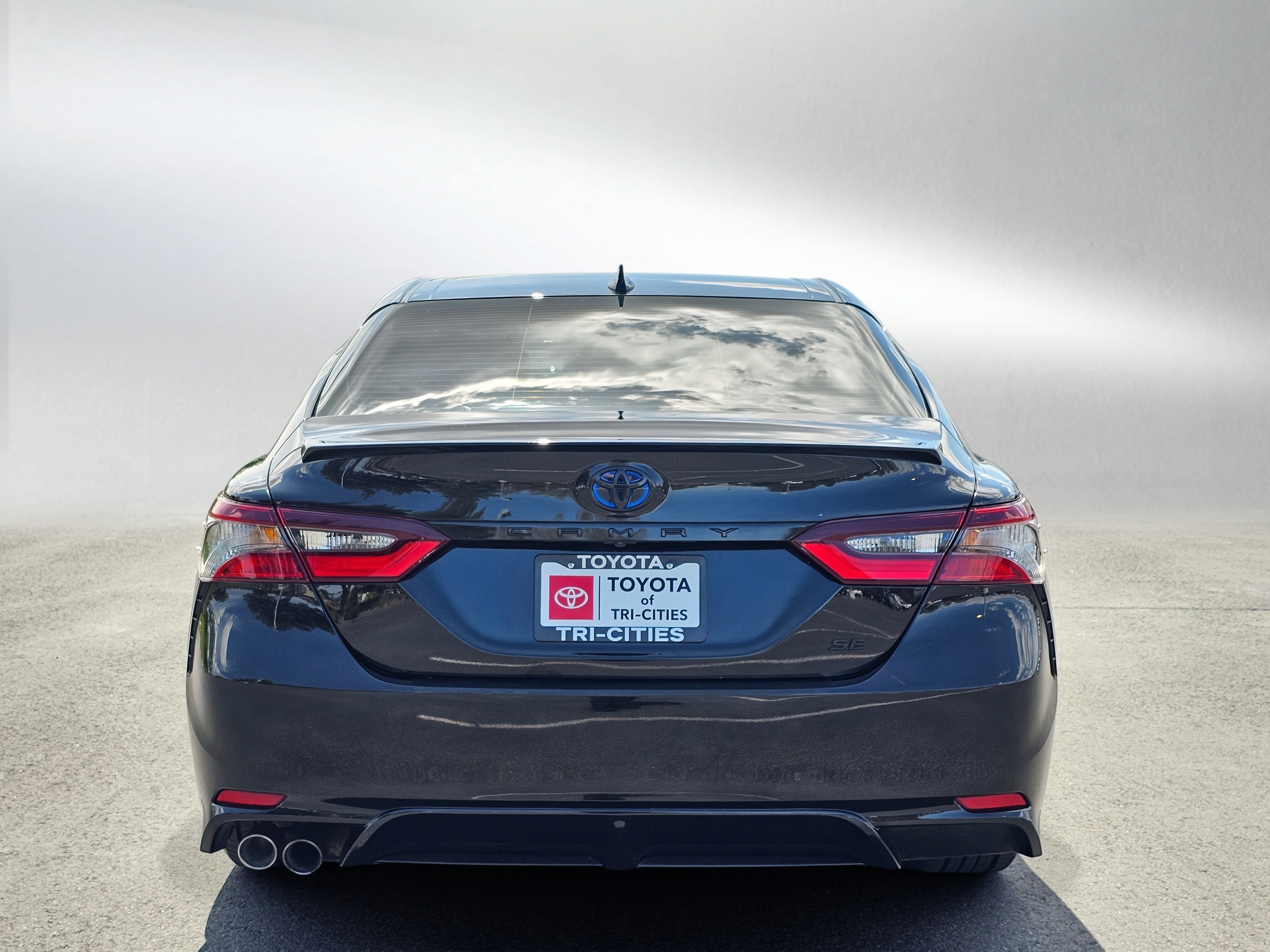 Used 2024 Toyota Camry SE w/ Convenience Package FWD image 4