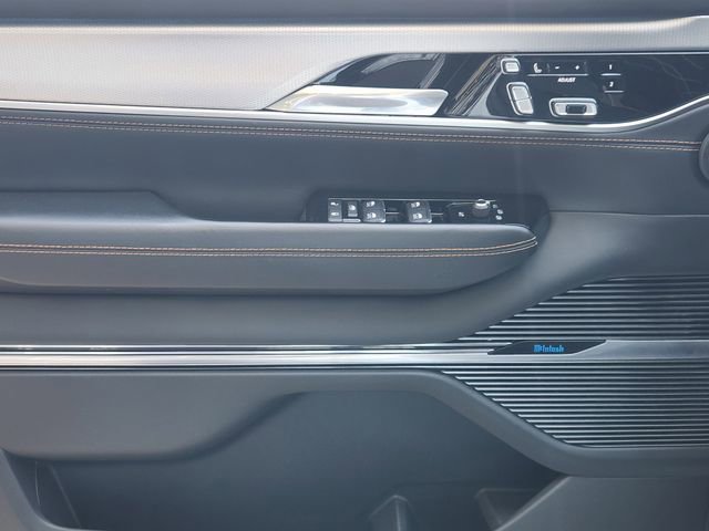 Certified 2022 Jeep Grand Wagoneer Series III w/ Flexible Seating Group AWD/4WD image 23