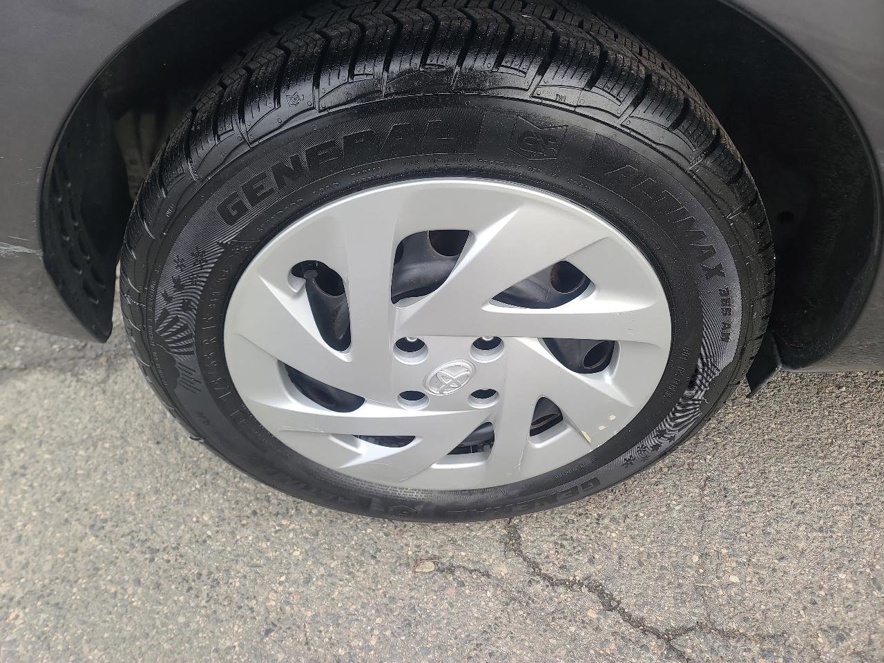 Used 2016 Toyota Prius C Two image 18