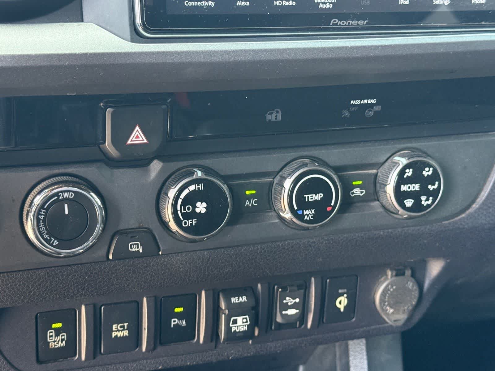 Used 2018 Toyota Tacoma TRD Off-Road w/ Technology Package AWD/4WD image 20