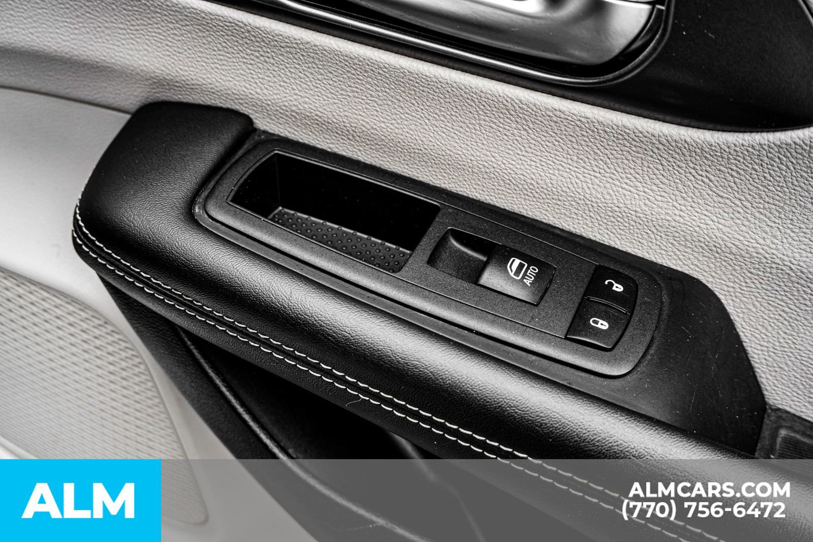 Used 2023 Chrysler Pacifica Touring-L image 49