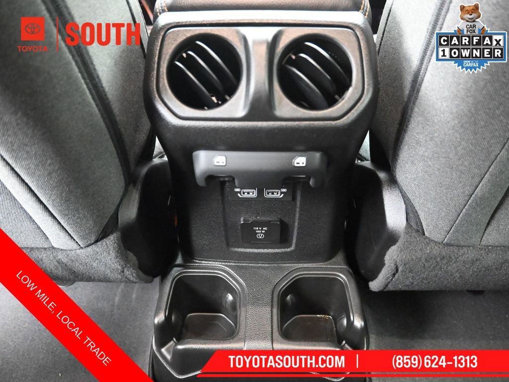 Used 2025 Jeep Wrangler Sahara w/ Technology Group AWD/4WD image 29