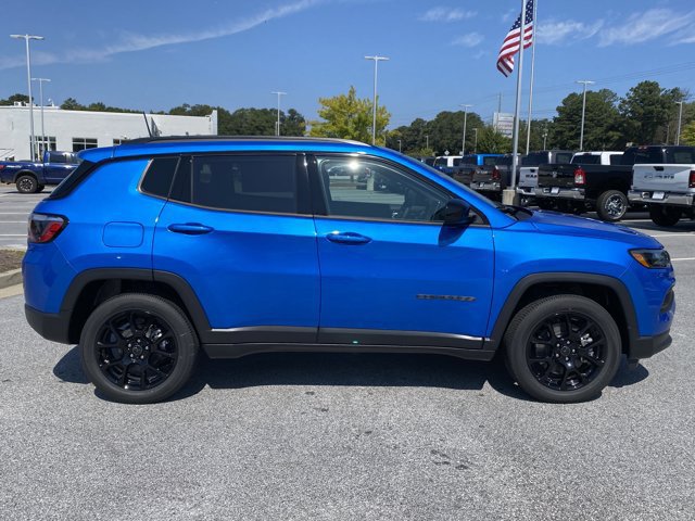 New 2025 Jeep Compass Latitude w/ Sun & Sound Group AWD/4WD image 3