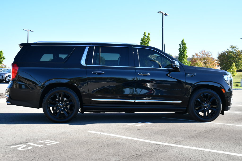 Used 2021 GMC Yukon XL Denali w/ Denali Ultimate Package AWD/4WD image 12