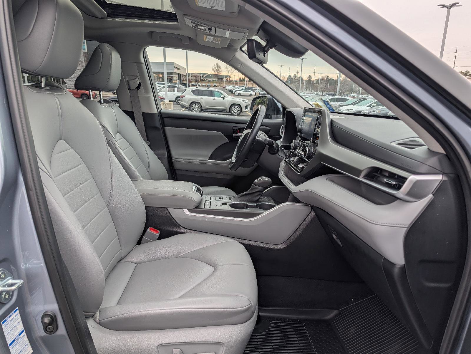 Used 2021 Toyota Highlander XLE image 22