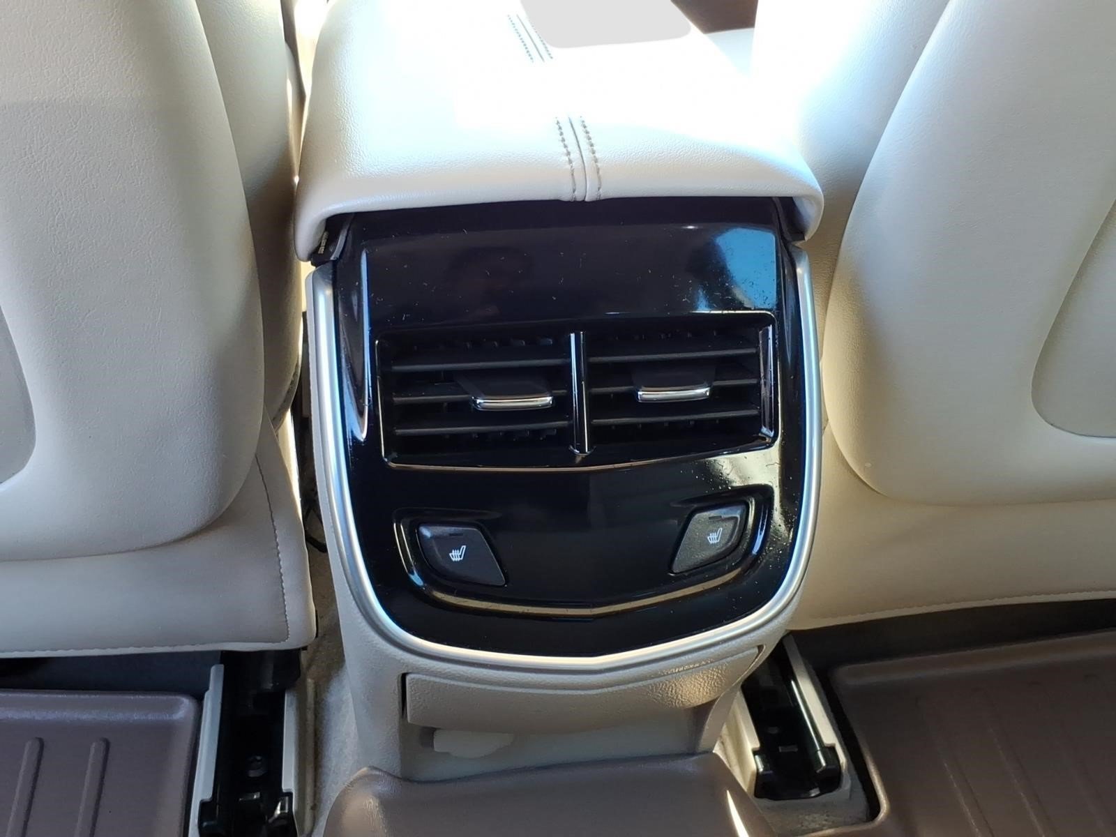 Certified 2013 Cadillac XTS Luxury FWD image 12