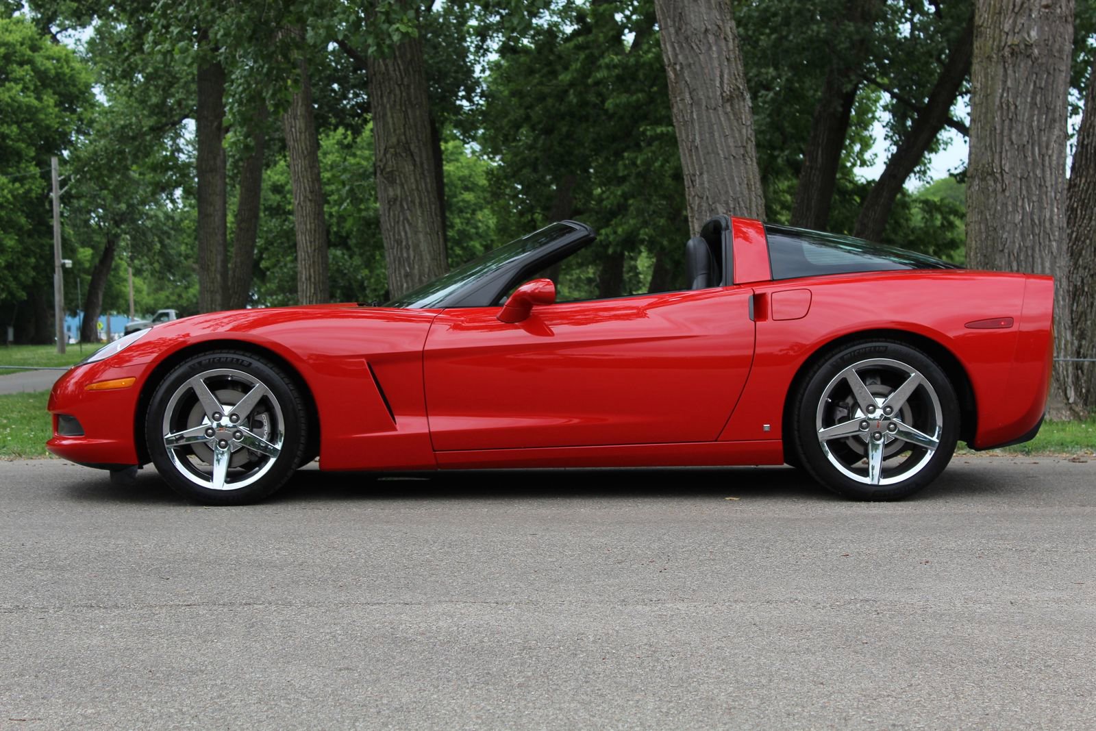 Used 2007 Chevrolet Corvette Coupe w/ Preferred Equipment Group RWD image 5