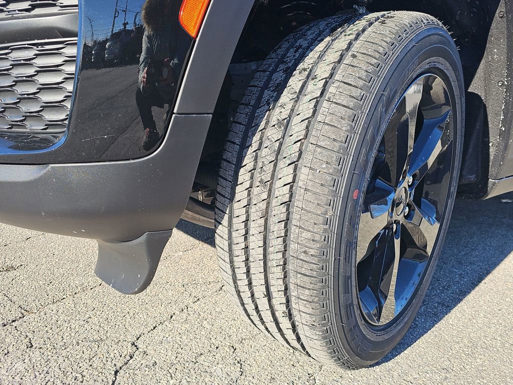 New 2025 Jeep Grand Cherokee Altitude image 17