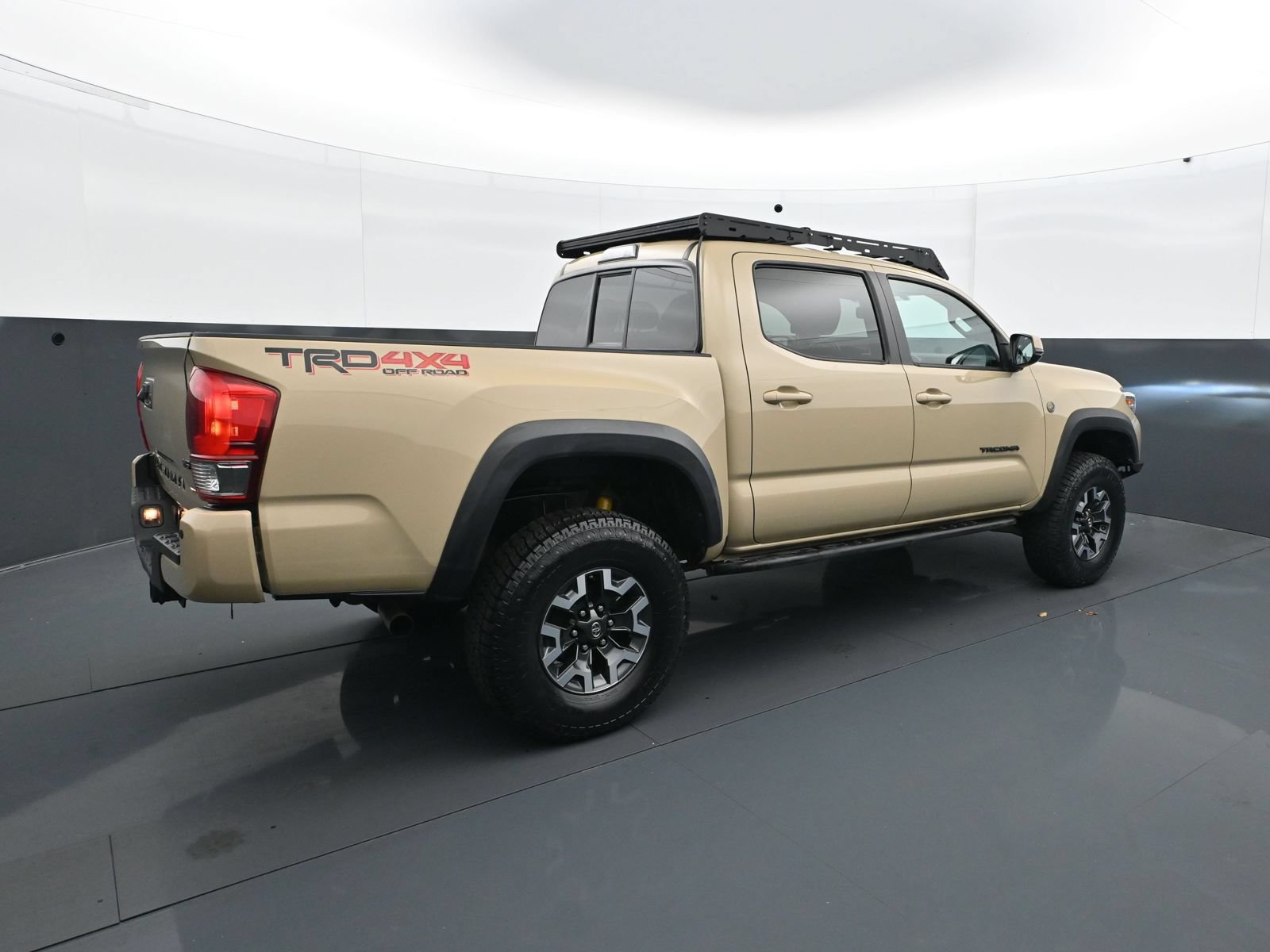 Used 2016 Toyota Tacoma TRD Off-Road AWD/4WD image 7