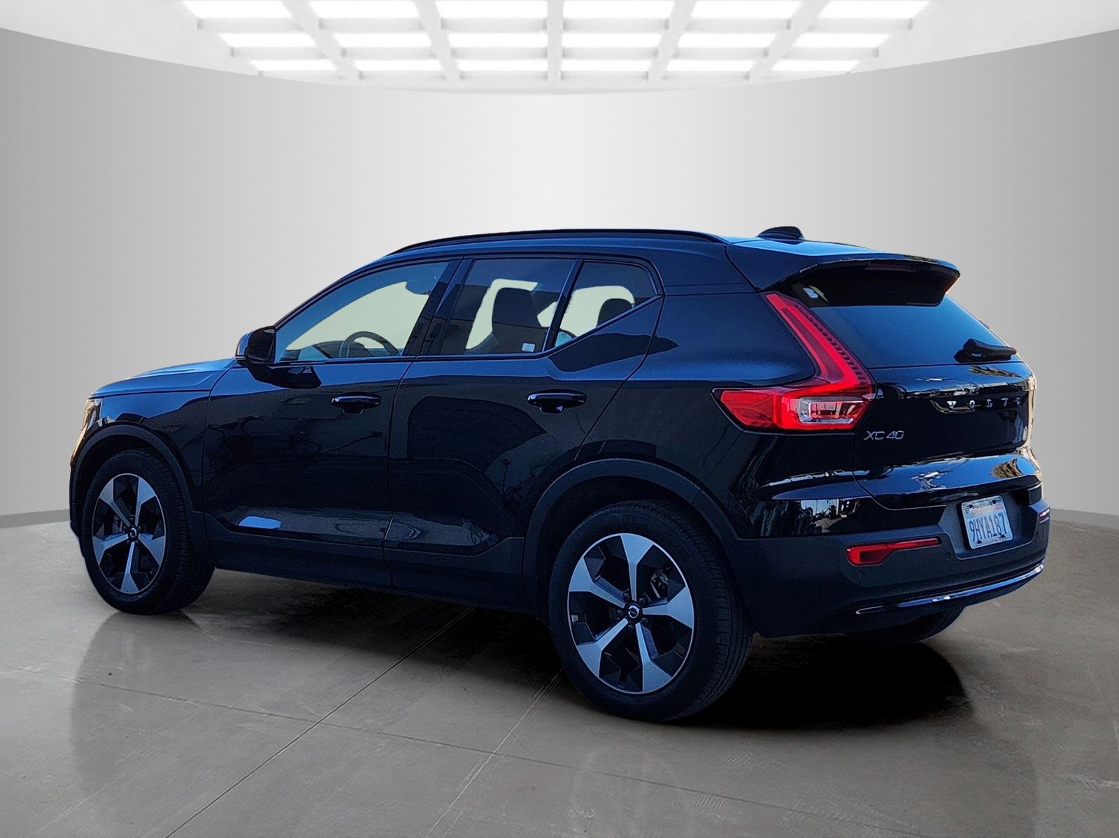 Used 2023 Volvo XC40 B4 Ultimate image 5