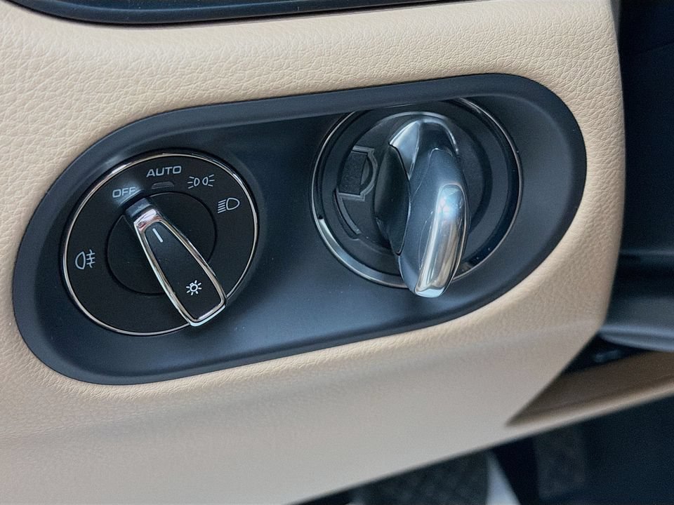 New 2026 Porsche Macan AWD/4WD image 11
