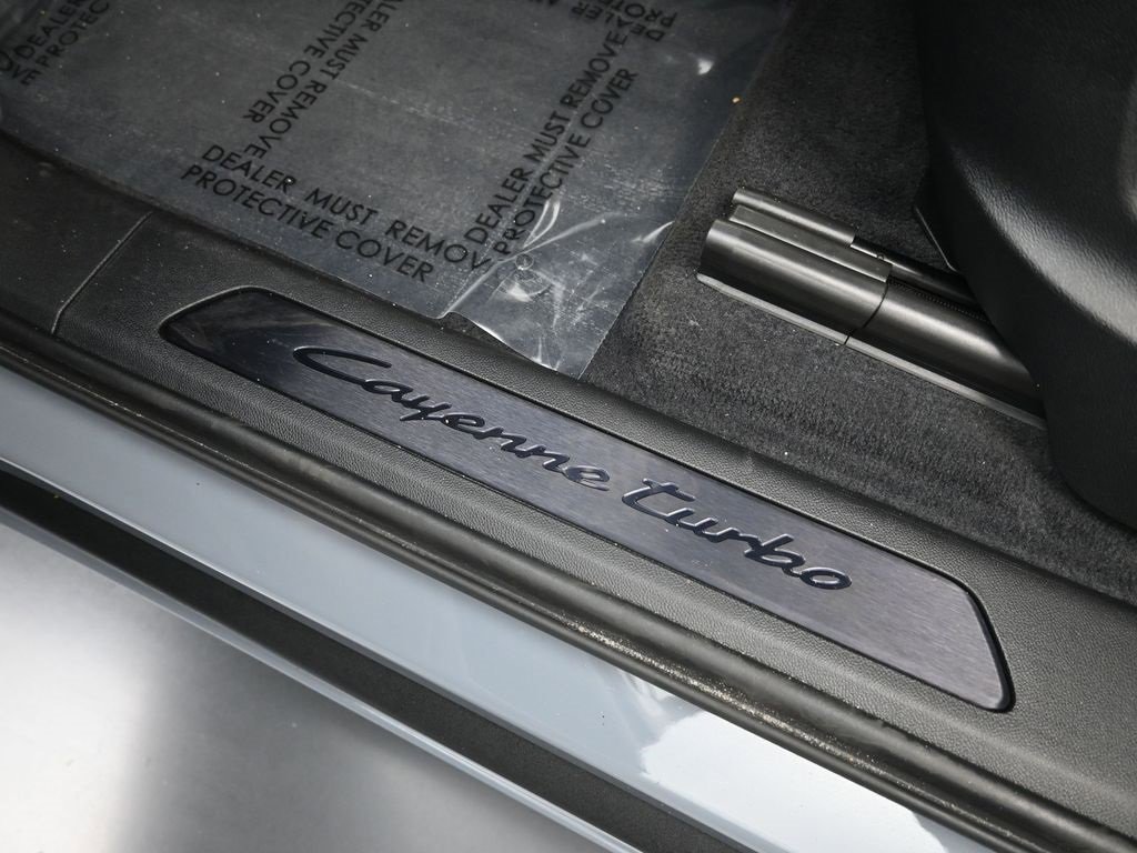 Used 2025 Porsche Cayenne Turbo image 28