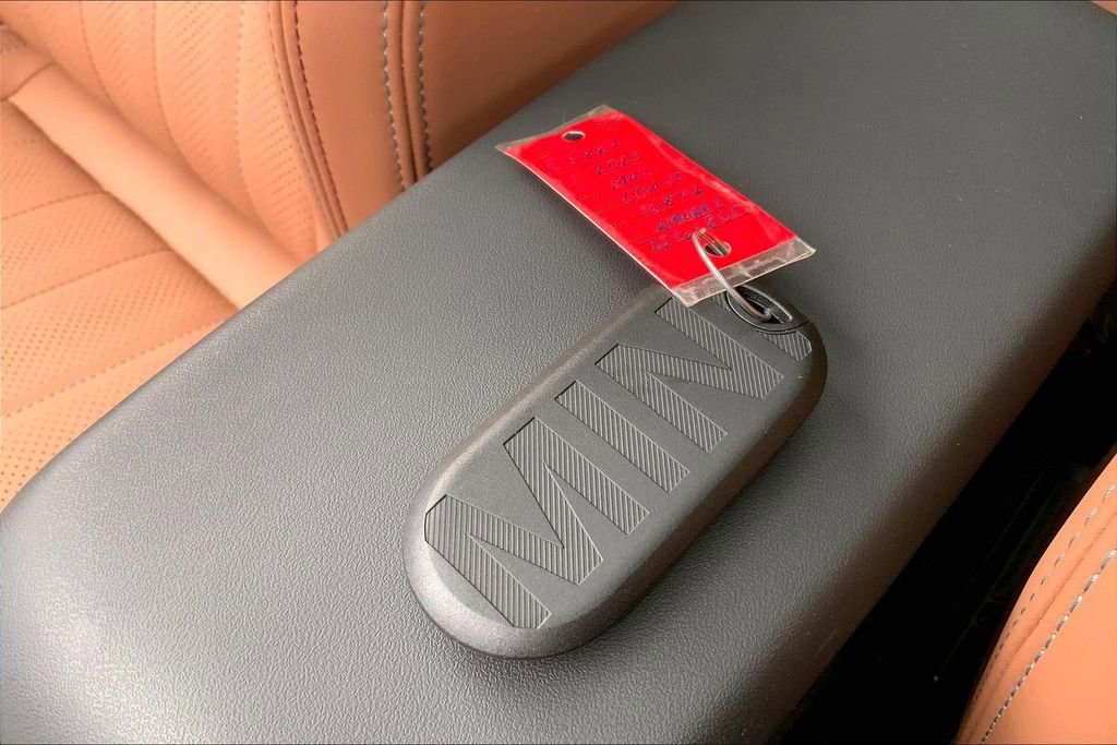 Certified 2025 MINI Cooper Countryman SE w/ Comfort Package Max image 15