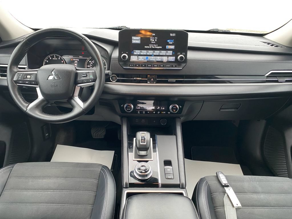 Used 2024 Mitsubishi Outlander SE AWD/4WD image 16