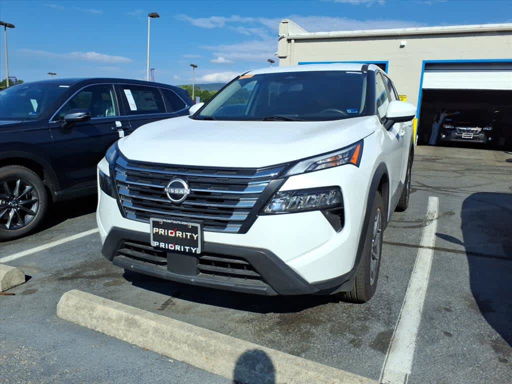 Used 2024 Nissan Rogue SV AWD/4WD image 3