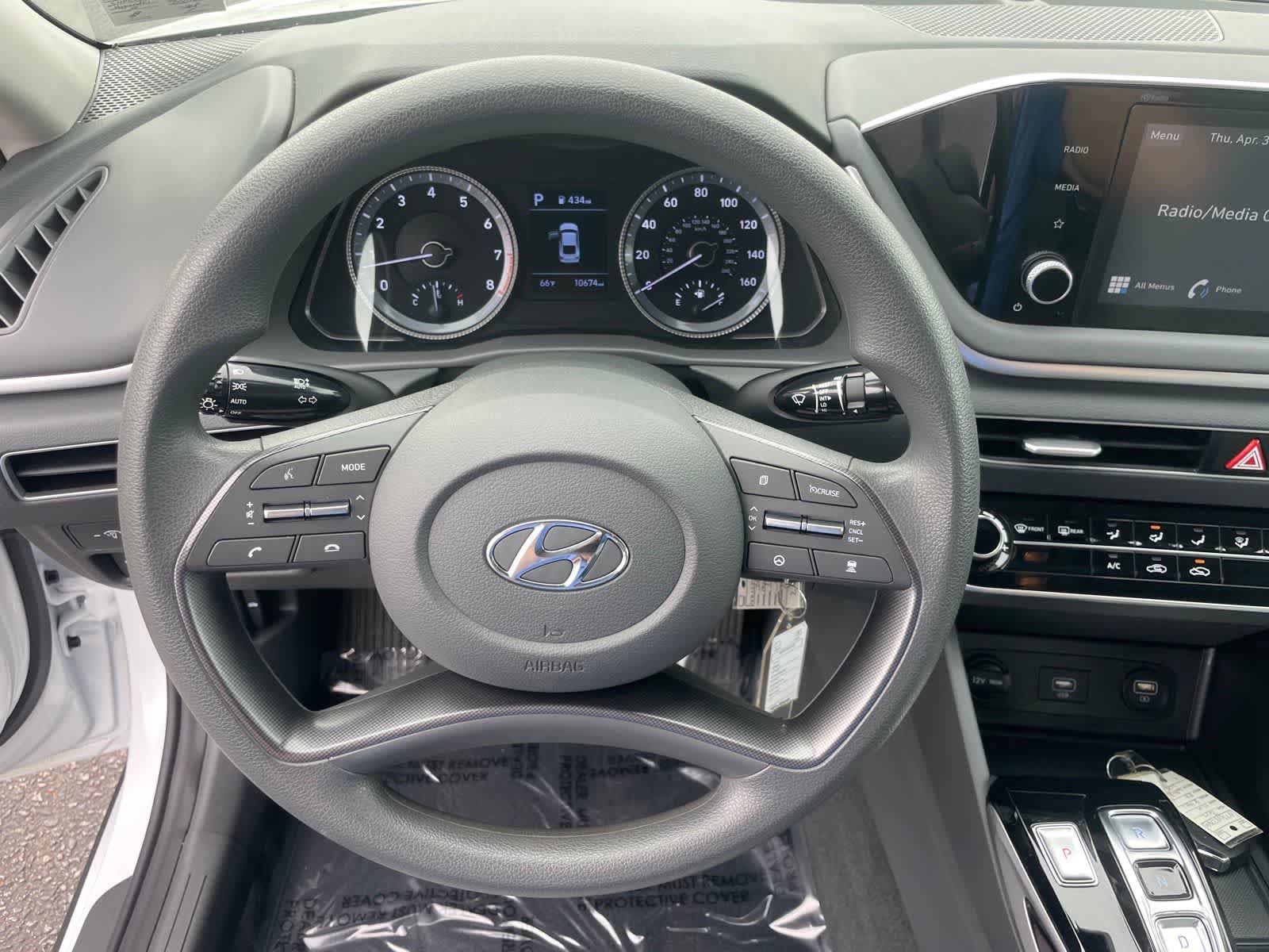 Used 2022 Hyundai Sonata SE w/ Preferred Accessory Package FWD image 12
