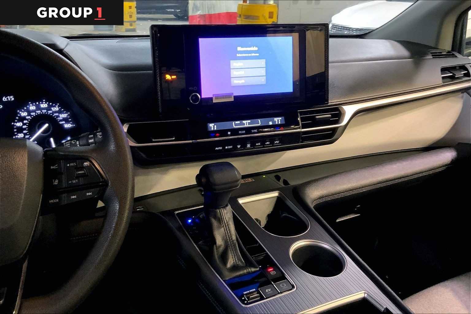 Certified 2025 Toyota Sienna LE image 7